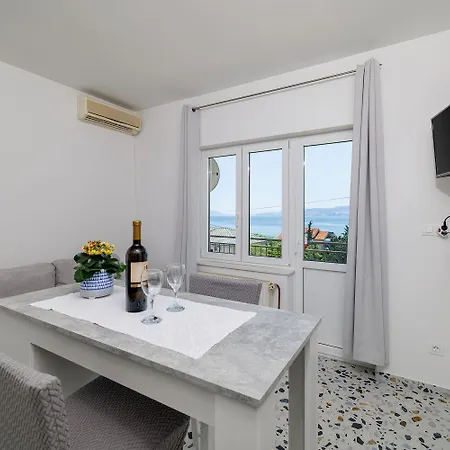 Lägenhet Renoviertes Nur 300 Meter Zum Mit Meerblick Novi Vinodolski