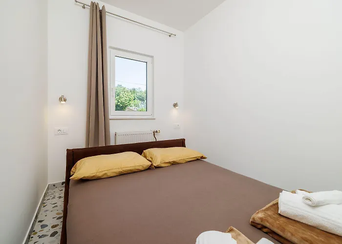 Renoviertes Nur 300 Meter Zum Mit Meerblick * Novi Vinodolski