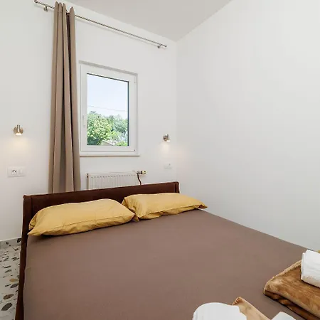 Renoviertes Nur 300 Meter Zum Mit Meerblick * Novi Vinodolski