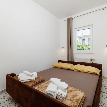 Renoviertes Nur 300 Meter Zum Mit Meerblick Apartmán *
