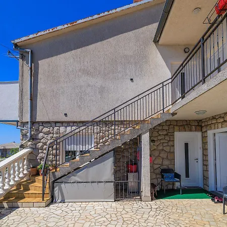 Renoviertes Nur 300 Meter Zum Mit Meerblick Novi Vinodolski
