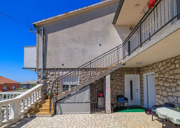 Renoviertes Nur 300 Meter Zum Mit Meerblick Novi Vinodolski